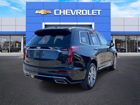 Used 2025 Cadillac XT6 Premium Luxury image 6