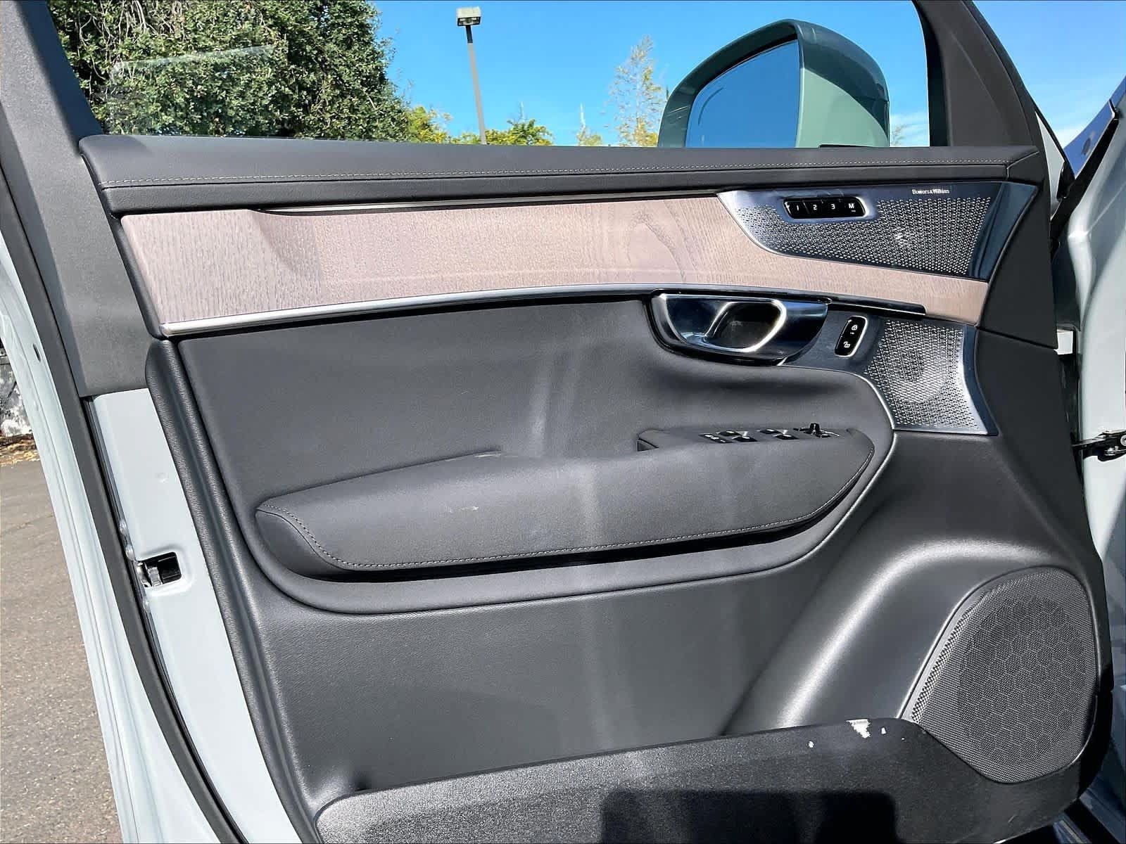 New 2026 Volvo XC90 T8 Ultra w/ Protection Package AWD/4WD image 24