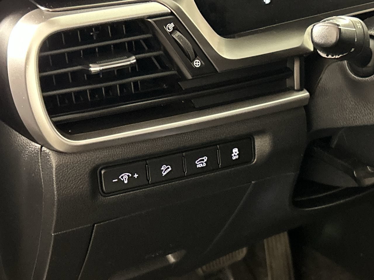 Used 2025 Kia Telluride S FWD image 14