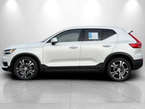 Used 2022 Volvo XC40 T5 Inscription w/ Climate Package image 5