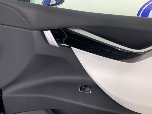 Used 2017 Tesla Model X 75D image 38