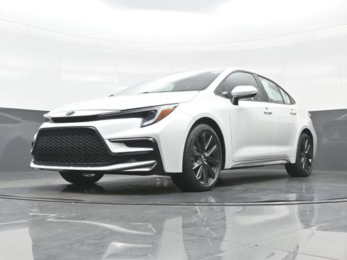 Used 2026 Toyota Corolla XSE FWD image 30