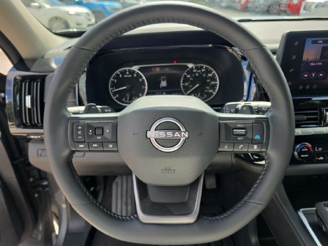 Used 2026 Nissan Pathfinder SV FWD image 30