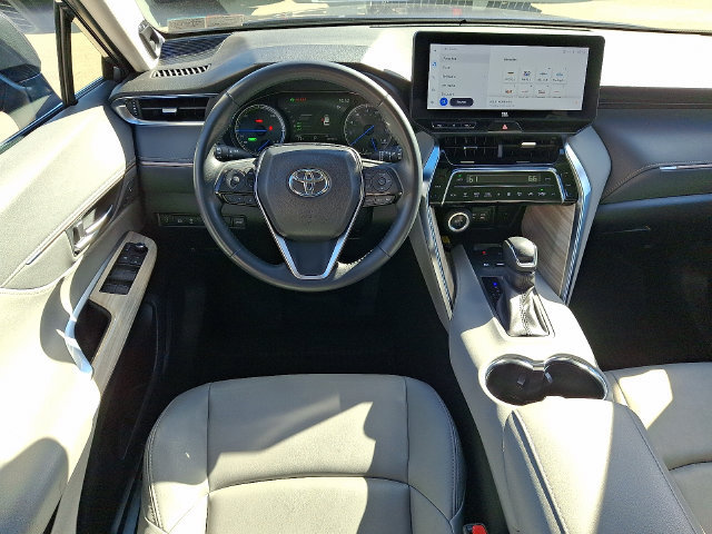 Certified 2023 Toyota Venza XLE AWD/4WD image 11