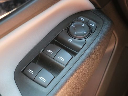 Used 2023 Chevrolet Equinox LT FWD image 22