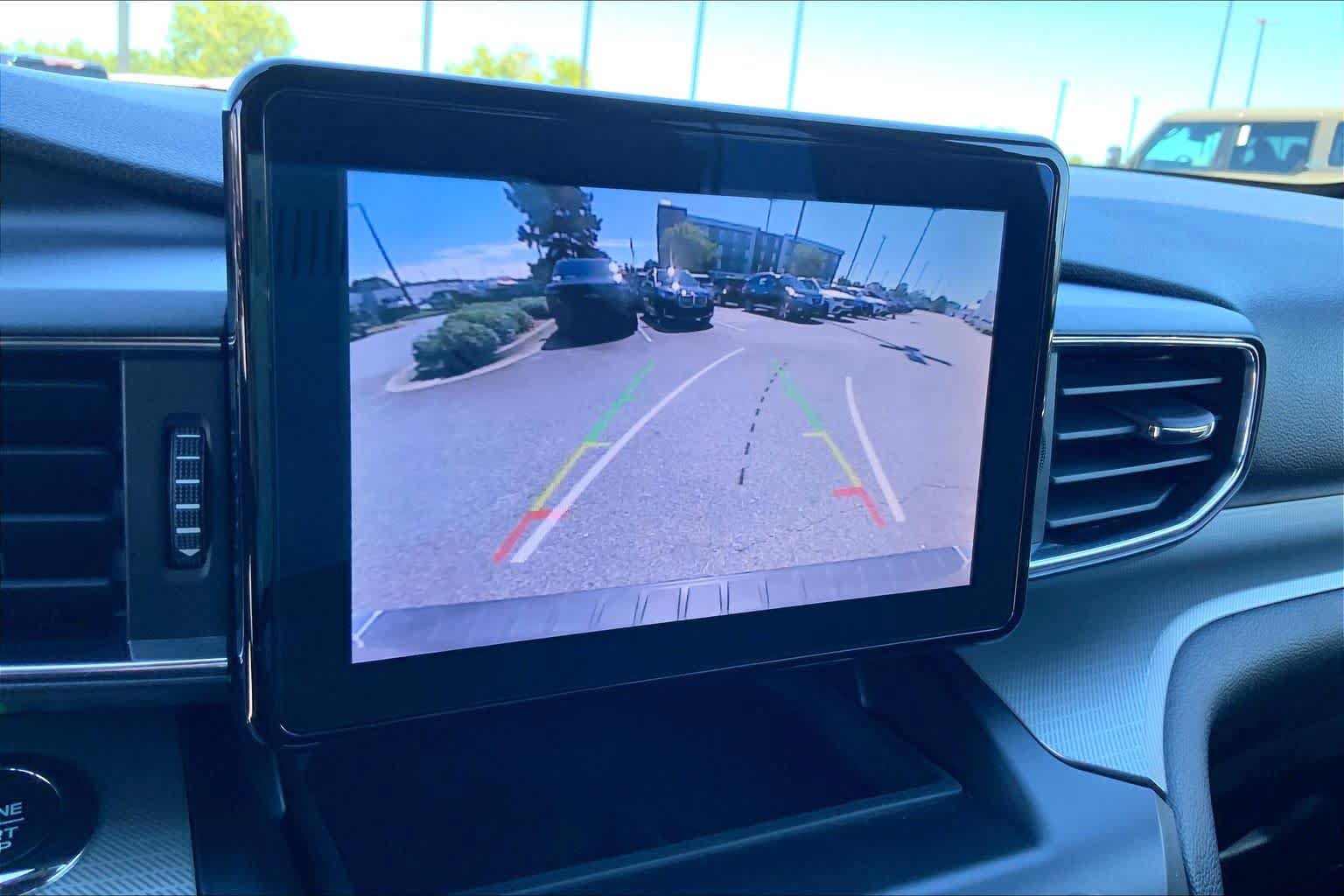 Used 2020 Ford Explorer XLT w/ Equipment Group 202A AWD/4WD image 28