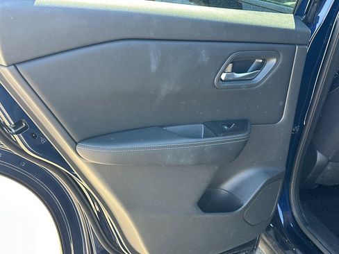 Used 2025 Nissan Rogue SV FWD image 21