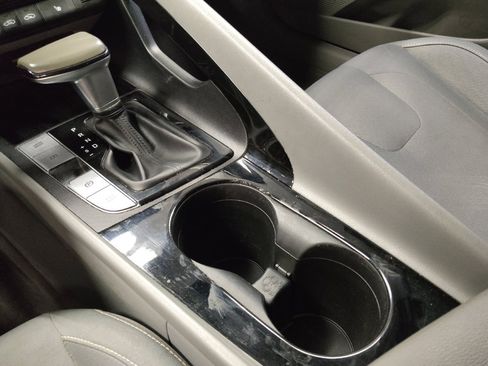 Used 2022 Hyundai Elantra SEL w/ Convenience Package FWD image 26