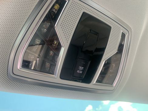 Used 2023 Audi A8 L 3.0T image 42