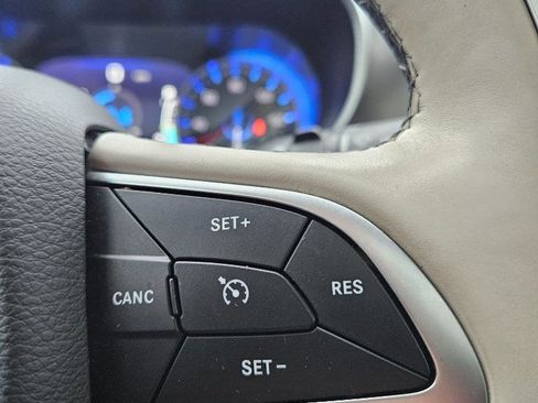 Used 2017 Chrysler Pacifica Limited image 31