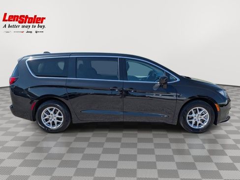 Used 2023 Chrysler Voyager LX FWD image 6