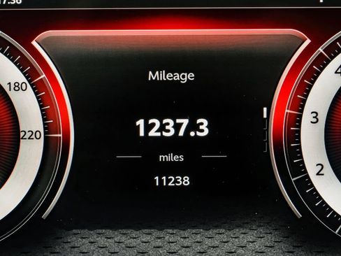 Used 2024 Aston Martin DB12 Coupe RWD image 15