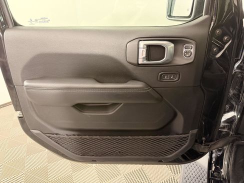 Used 2021 Jeep Wrangler Unlimited Sahara AWD/4WD image 14