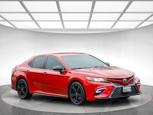 Used 2019 Toyota Camry SE image 4