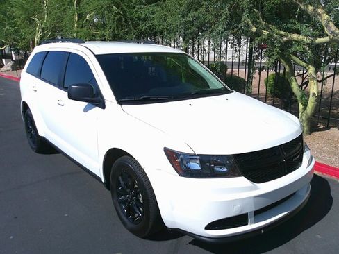 Used 2020 Dodge Journey SE w/ SE Popular Equipment Group image 1