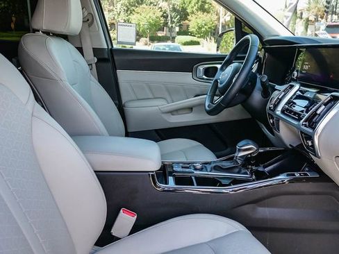 Certified 2023 Kia Sorento SX FWD image 17