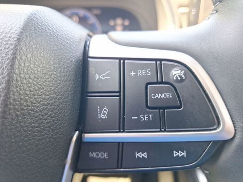 Used 2025 Toyota Highlander Platinum AWD/4WD image 21