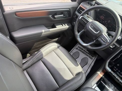 Used 2025 GMC Yukon XL Denali AWD/4WD image 22