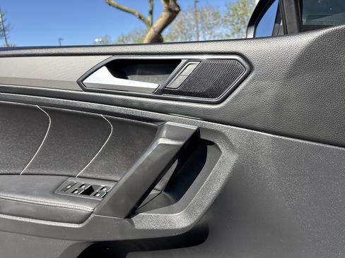 Used 2022 Volkswagen Tiguan SE image 21