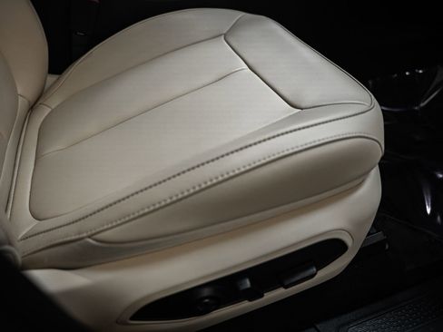 Used 2024 Jeep Grand Cherokee L Limited image 43