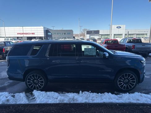 New 2026 Chevrolet Suburban High Country AWD/4WD image 5