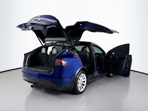 Used 2018 Tesla Model X 75D image 31