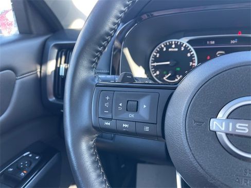 Used 2024 Nissan Pathfinder SL w/ Lighting Package (N92) image 25