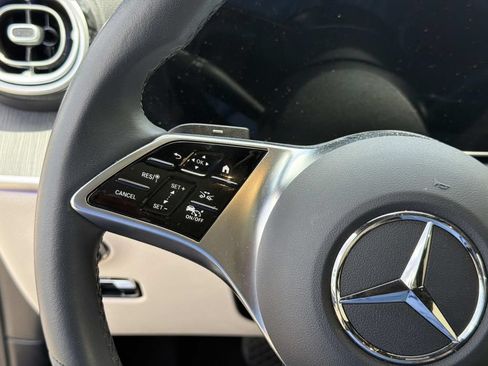 Used 2026 Mercedes-Benz GLC 300 image 23