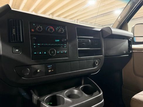 Used 2010 GMC Savana 3500 LT w/ LT Preferred Equipment Group RWD image 10