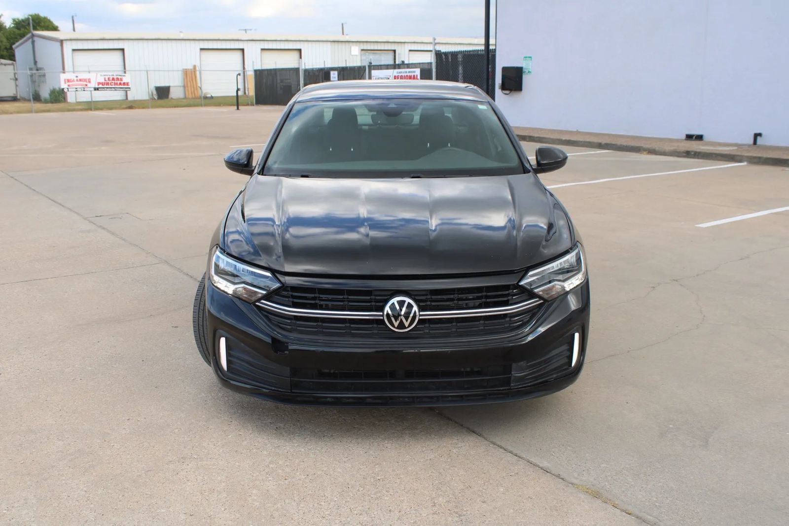 Used 2024 Volkswagen Jetta Sport FWD image 2