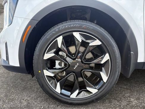 Certified 2025 Kia Sorento EX AWD/4WD image 14