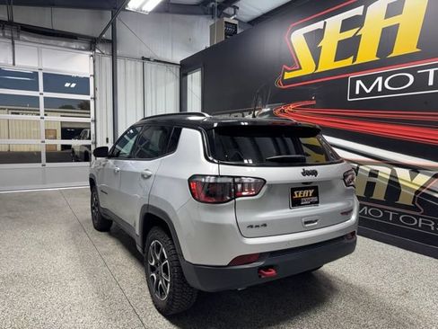 Used 2025 Jeep Compass Trailhawk AWD/4WD image 13