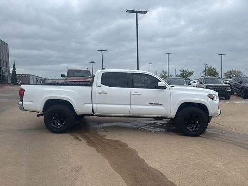 Used 2020 Toyota Tacoma SR5 image 2