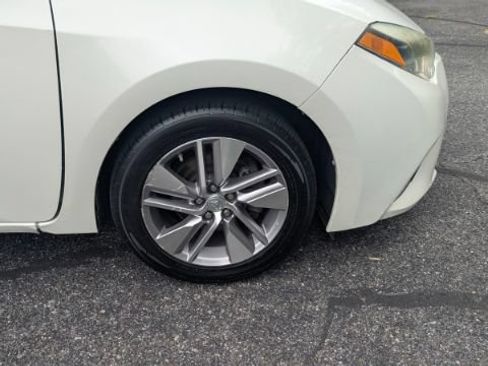 Used 2014 Toyota Corolla LE FWD image 11