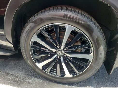 Used 2022 Toyota Highlander XSE FWD image 29