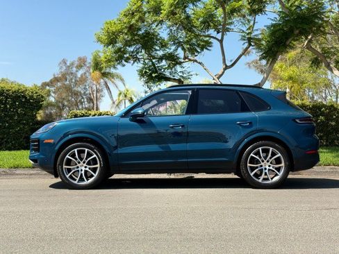 Used 2025 Porsche Cayenne AWD/4WD image 2