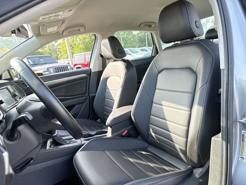 Used 2024 Volkswagen Jetta SE FWD image 12