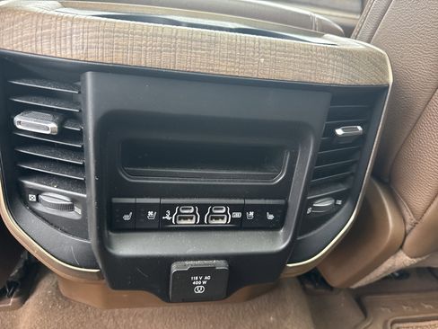 Used 2019 RAM 1500 Limited image 10