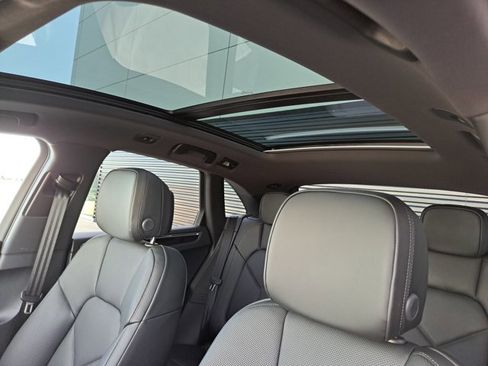 New 2026 Porsche Macan image 37