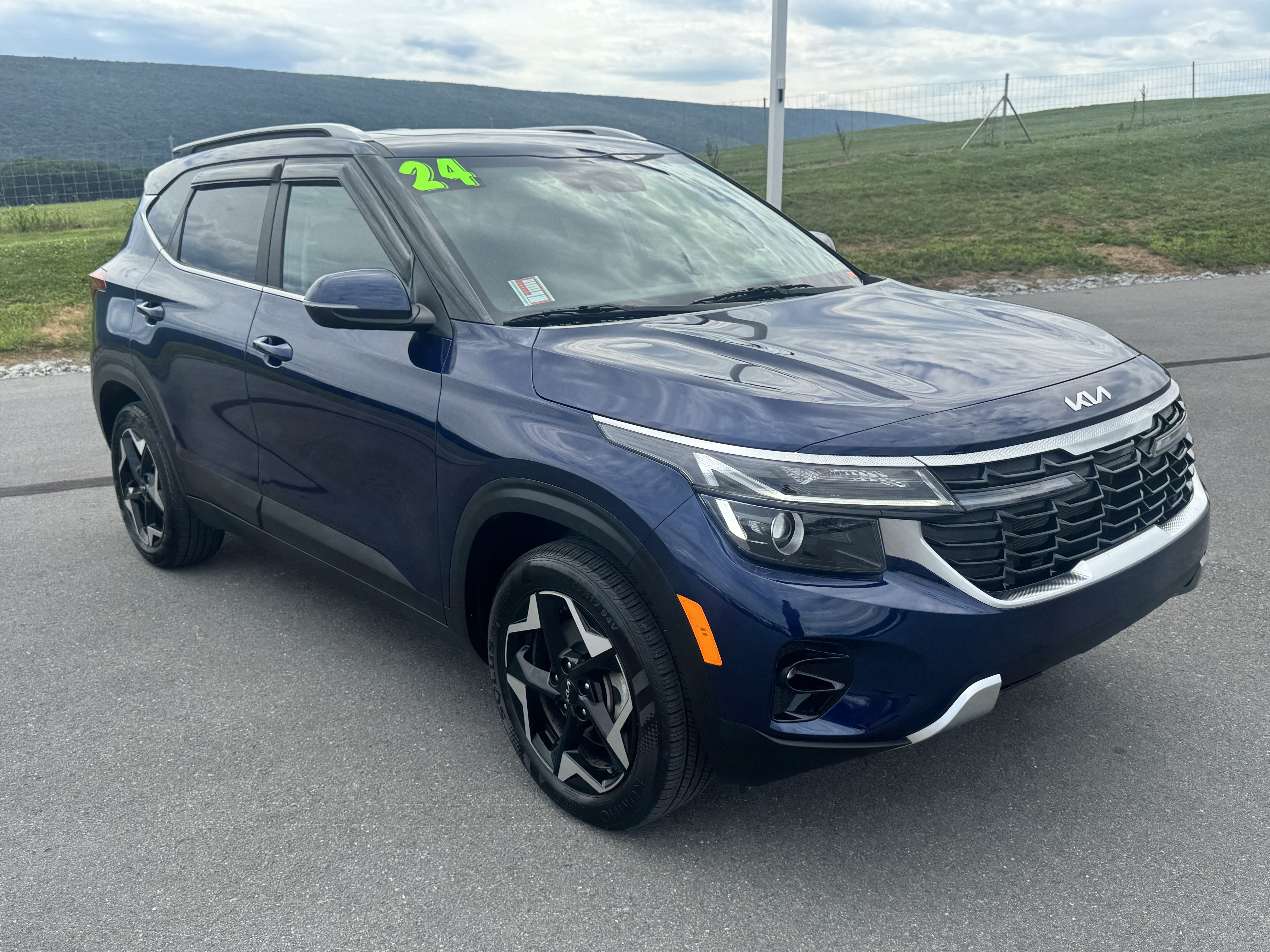 Used 2024 Kia Seltos EX AWD/4WD image 1