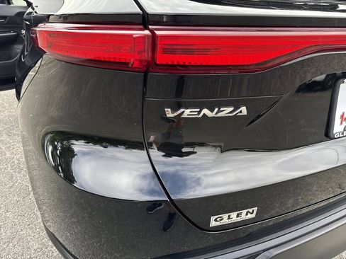 Used 2023 Toyota Venza LE image 32