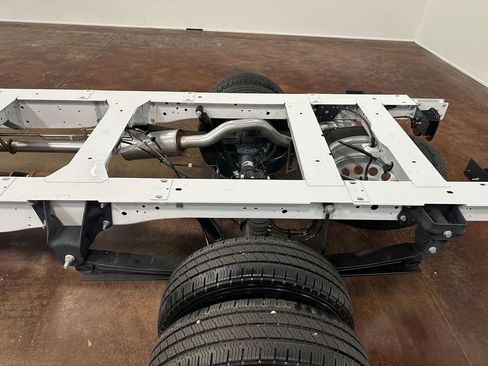 Used 2023 Ford Transit 350 DRW AWD image 48