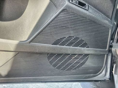 Used 2023 Volkswagen Taos SE w/ Panoramic Sunroof Package FWD image 23