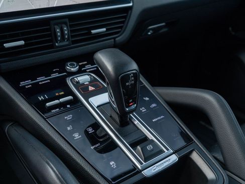 Certified 2023 Porsche Cayenne Platinum Edition AWD/4WD image 31