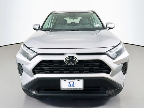 Used 2025 Toyota RAV4 XLE FWD image 2