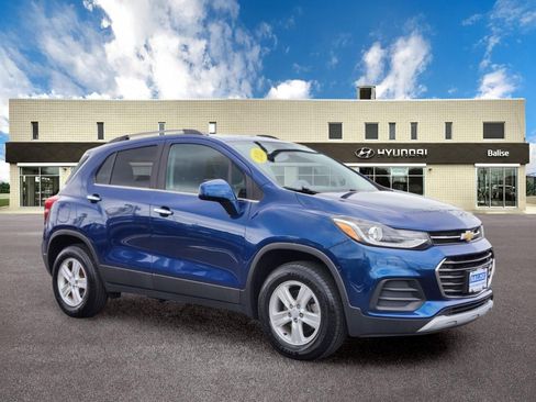Used 2020 Chevrolet Trax LT w/ LT Convenience Package AWD/4WD image 1
