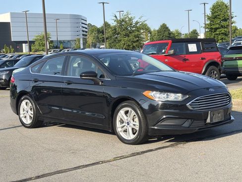Used 2018 Ford Fusion SE w/ Fusion SE Technology Package FWD image 7