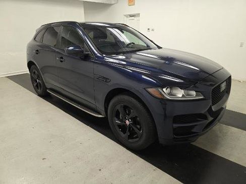 Used 2019 Jaguar F-PACE Premium image 3