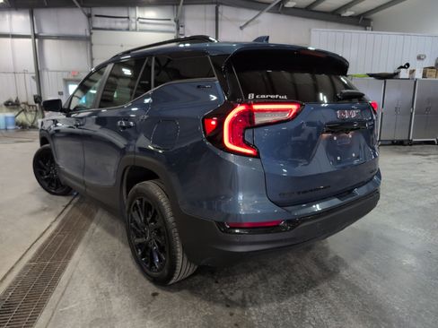 Used 2024 GMC Terrain SLE w/ Driver Convenience Package image 4