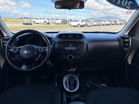 Used 2017 Kia Soul + FWD image 20